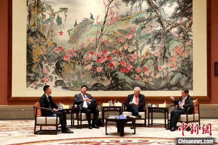 9月27日，尼山世界文明論壇在曲阜舉行，圖為該論壇的“高端訪談”活動?！×籂?攝