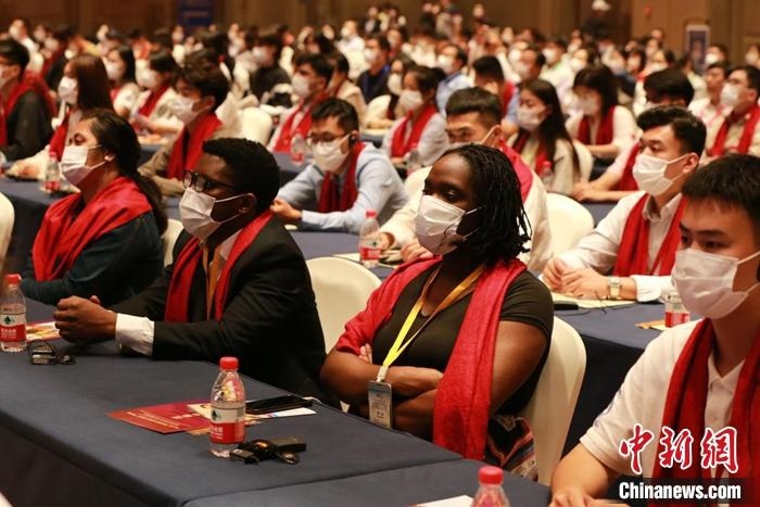 第十六屆“聯(lián)合國教科文組織孔子教育獎”9月27日晚在山東曲阜揭曉。梁犇 攝