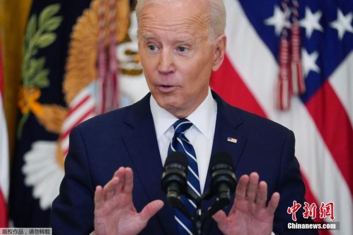 當(dāng)?shù)貢r間3月25日，美國總統(tǒng)拜登舉行了上任60多天來的首場正式新聞記者會，回答了邊境危機、控槍、基建計劃等熱點問題。