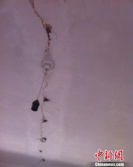 資料圖：房頂開裂。