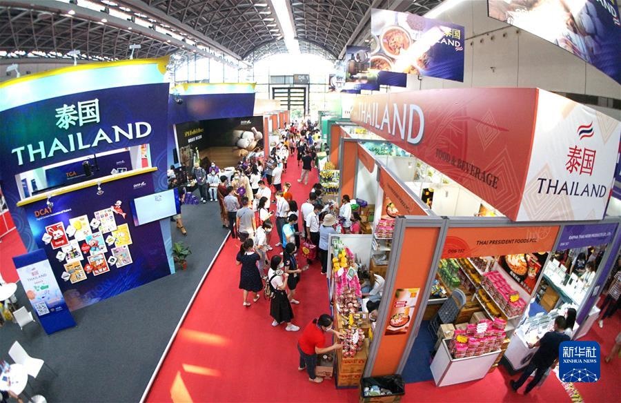 (新華全媒頭條·圖文互動(dòng))(3)共創(chuàng)更加繁榮美好的地區(qū)和世界——習(xí)近平主席在中國(guó)-東盟建立對(duì)話關(guān)系30周年紀(jì)念峰會(huì)上的重要講話解讀