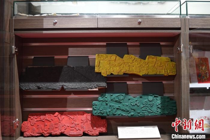 圖為馮氏年畫作坊的制作工具 陳楚紅 攝 圖為馮氏年畫作坊的制作工具 陳楚紅 攝