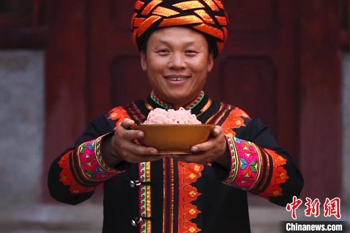 圖為“暢饗云宴”巧手年菜系列短視頻截圖?！『h(yuǎn)航 攝