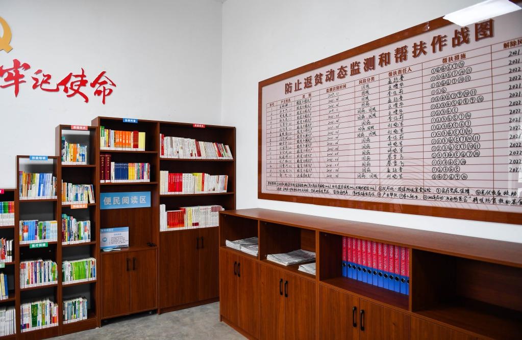 1月27日，段村村委會內(nèi)的防止返貧動態(tài)監(jiān)測和幫扶作戰(zhàn)圖。新華社記者 柴婷 攝