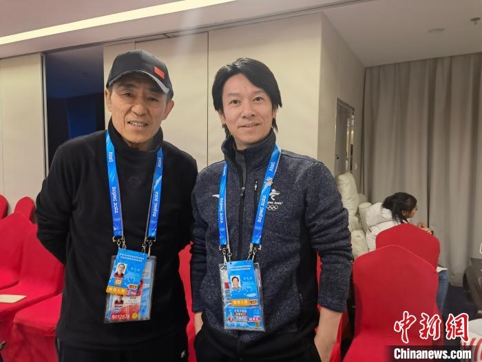 張文海與張藝謀的合影。　張文海 供圖