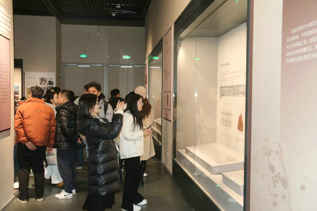 1766914896788213.jpg 巨巖1.jpg