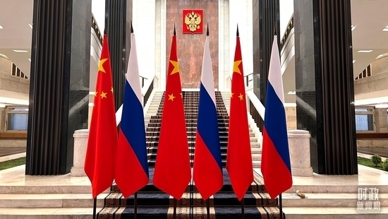 △習(xí)主席在這里同米舒斯京總理握手合影。（總臺央視記者程鋮拍攝）