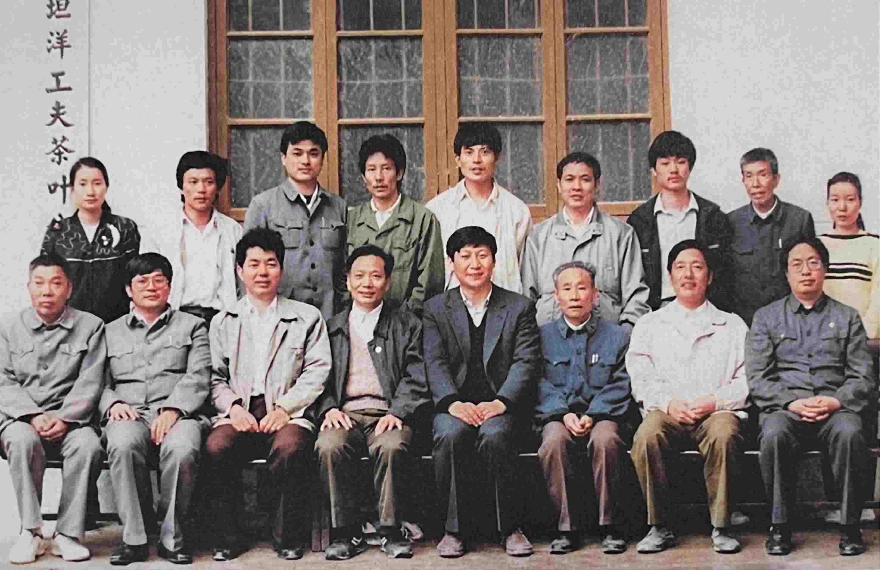 1990年5月，剛調(diào)任福州市委書記的習(xí)近平到寧德交接工作時(shí)，調(diào)研福安市社口鄉(xiāng)坦洋工夫茶葉公司。