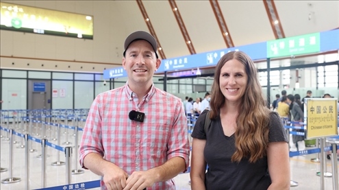 6月13日，來自美國的德拉古（Dragoo）夫婦將首次乘坐中老鐵路國際旅客列車從中國出境。李揚(yáng) 攝