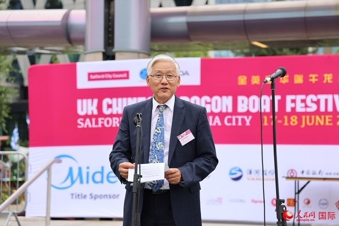 曼徹斯特新華聯(lián)誼會(huì)會(huì)長(zhǎng)楊漢新在活動(dòng)上發(fā)言。人民網(wǎng)記者 邢雪攝