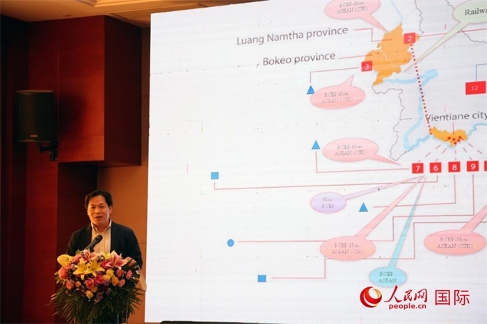 老撾計(jì)劃與投資部發(fā)展研究院院長史提羅斯·拉斯福尼在活動(dòng)現(xiàn)場發(fā)言。人民網(wǎng)記者楊一攝