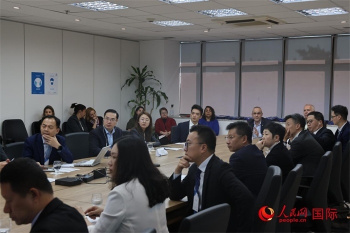 與會(huì)代表參與座談交流。（人民網(wǎng)記者 時(shí)元皓攝）