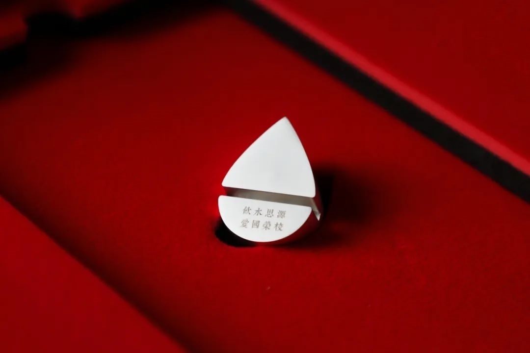 上海交通大學發(fā)布2023年錄取通知書禮盒。校方供圖