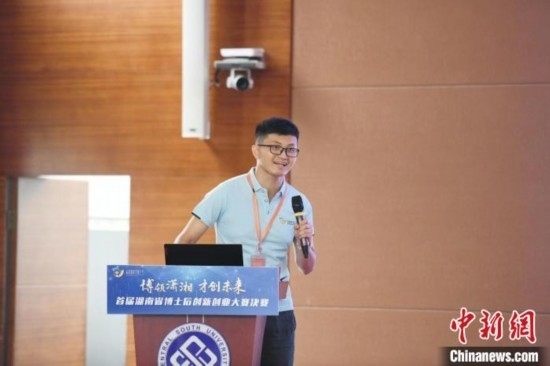 選手進(jìn)行路演。楊華峰 攝