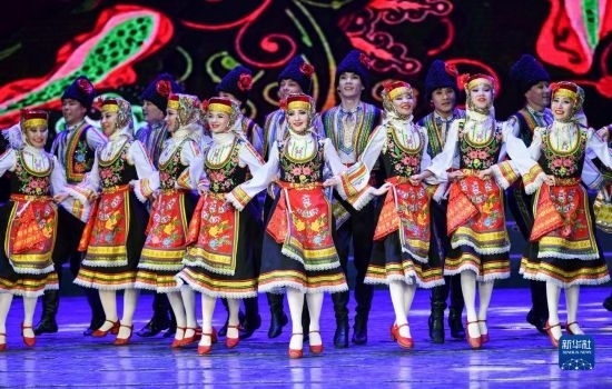 7月21日，哈薩克斯坦薩爾塔納國家舞蹈團(tuán)的演員在演出。