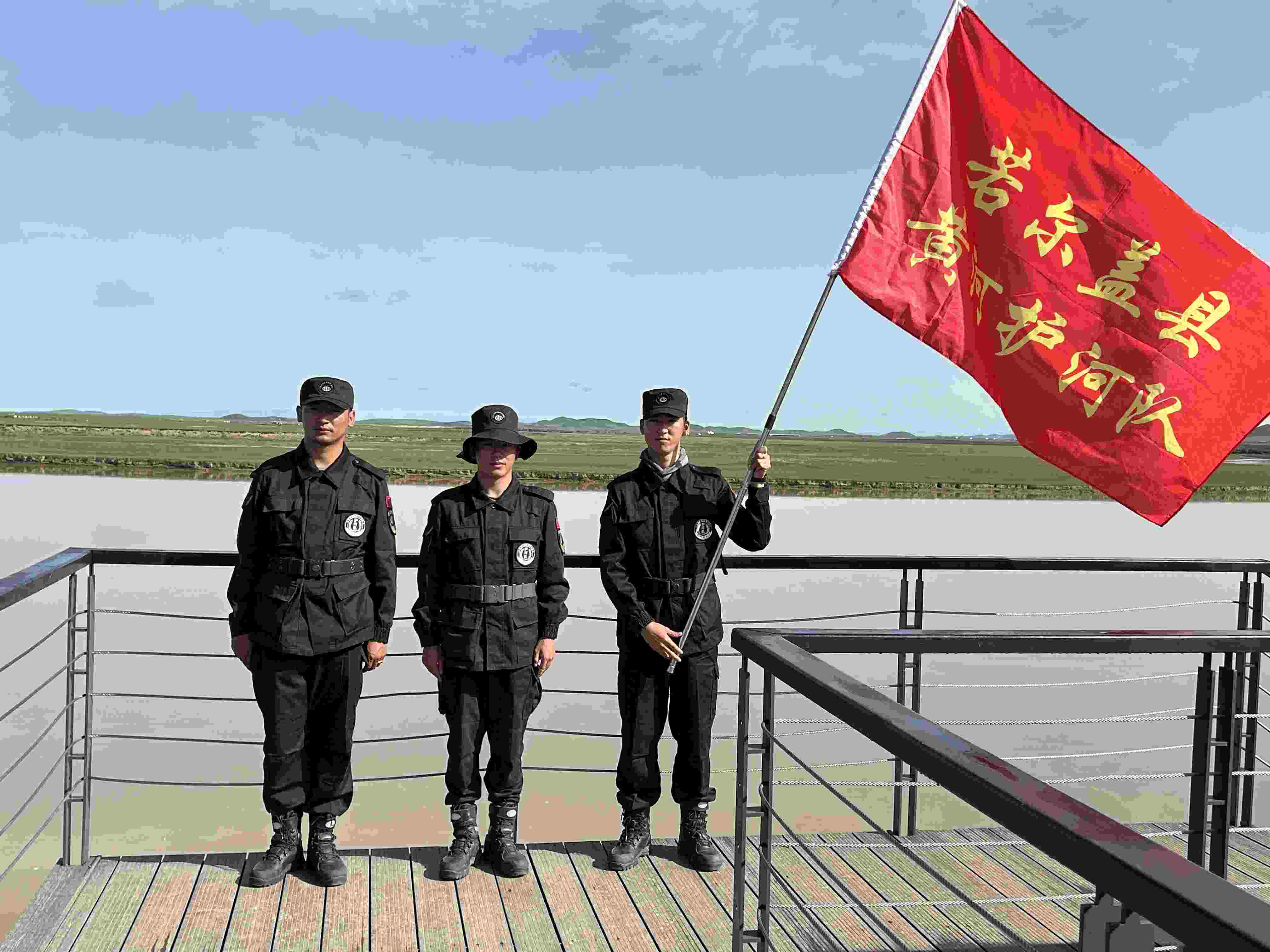 若爾蓋縣黃河護(hù)河隊(duì)。人民網(wǎng) 周靜圓攝