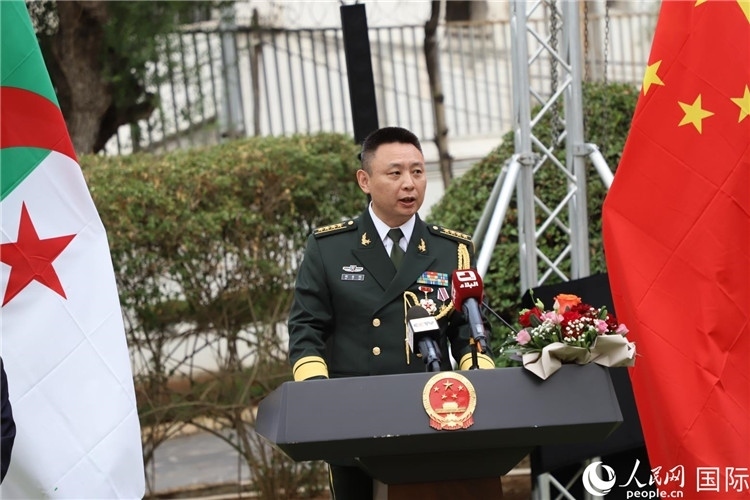 圖為胡璽鈞武官致辭。人民網(wǎng)記者 王傳寶攝