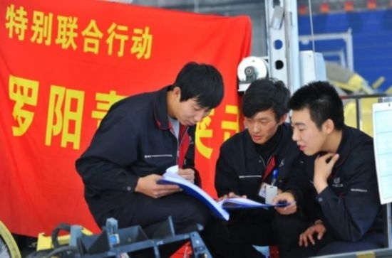 在工作中的“羅陽青年突擊隊”隊員。航空工業(yè)沈飛供圖