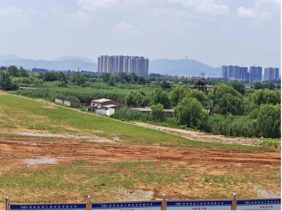 完全淹沒(méi)區(qū)（左）和部分淹沒(méi)區(qū)（右）分界。 人民網(wǎng)記者 黃鈺攝