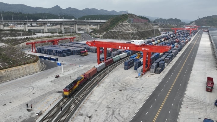 繁忙的貴陽(yáng)國(guó)際陸港。貴陽(yáng)綜保區(qū)供圖