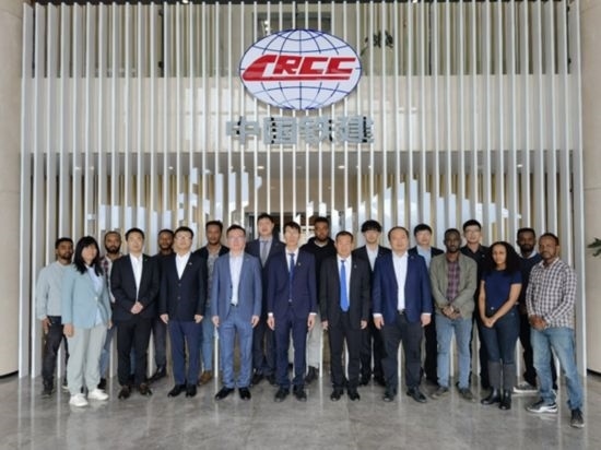 中國(guó)土木福州設(shè)計(jì)院埃塞分院團(tuán)隊(duì)合影。受訪(fǎng)對(duì)象供圖