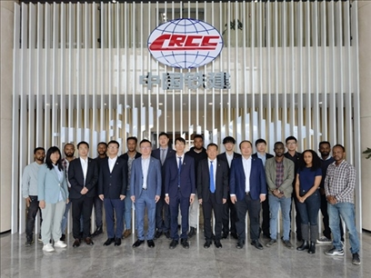 中國土木福州設(shè)計院埃塞分院團(tuán)隊合影。受訪對象供圖