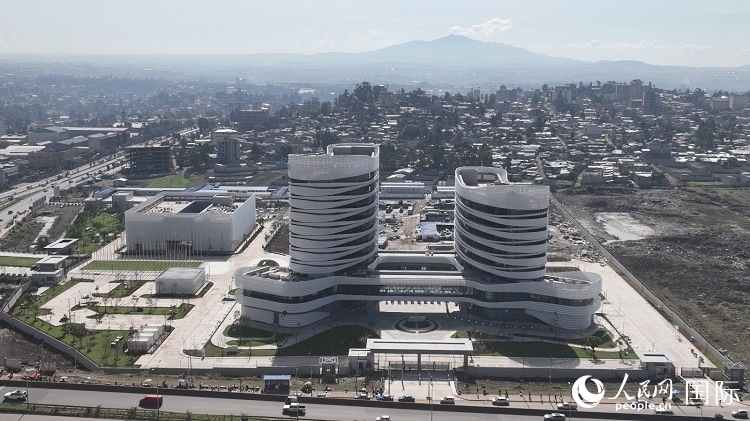 非洲疾病預(yù)防控制中心總部（一期）航拍。人民網(wǎng)記者 劉寧攝