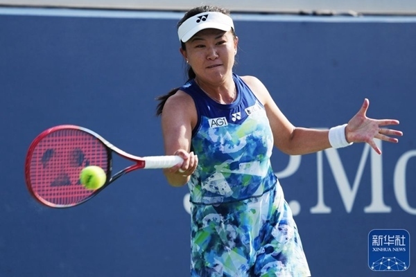 朱琳在比賽中回球。新華社記者 劉杰 攝