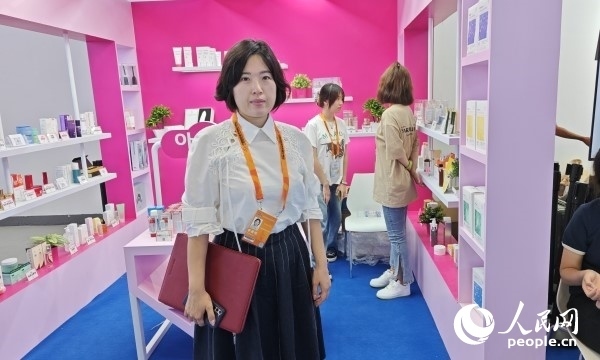 9月3日，韓國駐華大使館經(jīng)濟(jì)部參贊金至凰接受人民網(wǎng)記者采訪。人民網(wǎng)記者 趙雯博攝