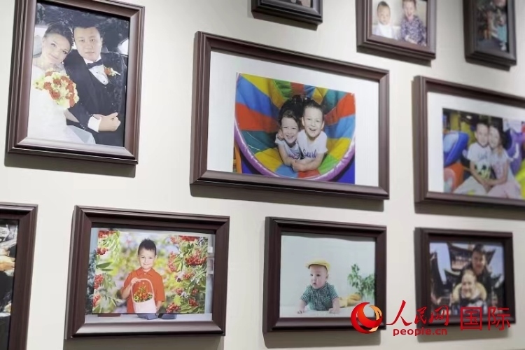 照片墻記錄每個幸福的瞬間。 人民網(wǎng) 皇甫萬里攝
