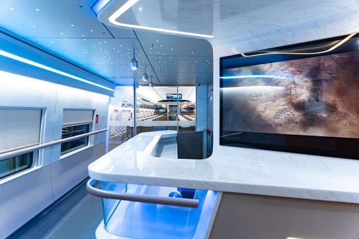 復(fù)興號(hào)亞運(yùn)智能動(dòng)車(chē)組列車(chē)車(chē)廂。上海鐵路局融媒體中心供圖