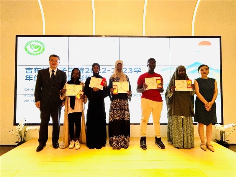 圖為部分孔院優(yōu)秀學(xué)生。吉布提孔子學(xué)院供圖