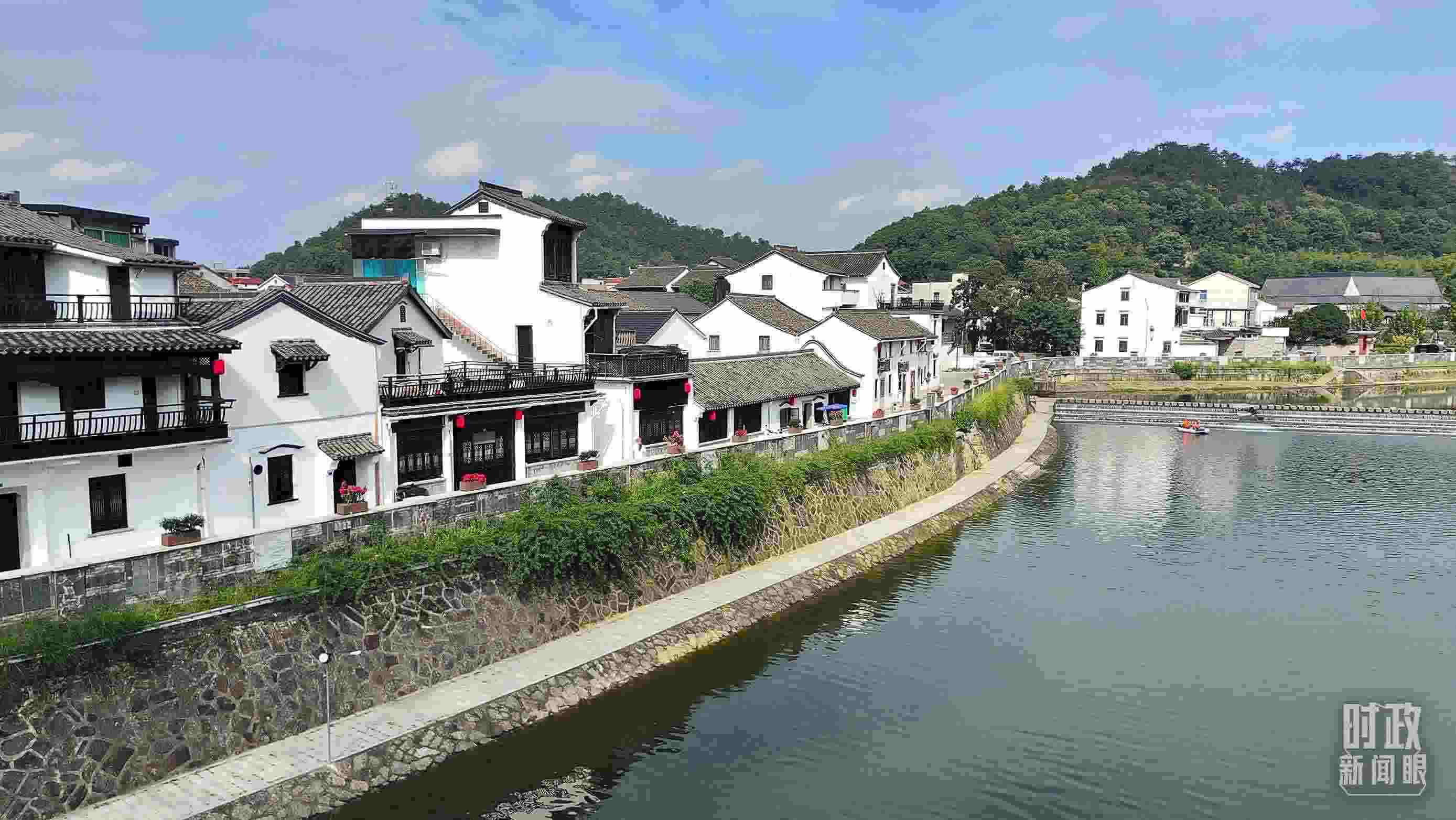 △“楓橋經(jīng)驗(yàn)”發(fā)源地諸暨市楓橋鎮(zhèn)。（總臺(tái)央視記者楊立峰拍攝）