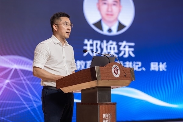  溫州市教育局黨委書記、局長鄭煥東講話。溫州市教育局供圖