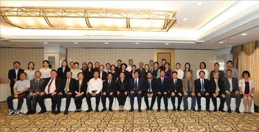 參會嘉賓合影留念。主辦方供圖