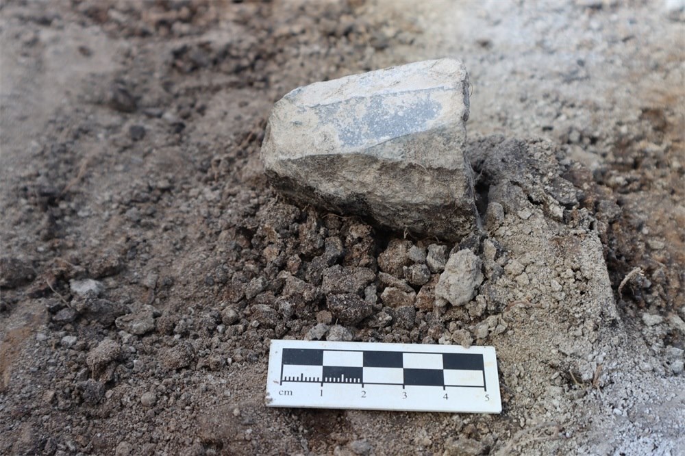 石葉石核出土場景。國家文物局供圖