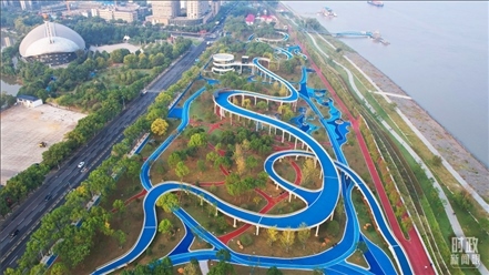 △俯瞰長(zhǎng)江國(guó)家文化公園九江城區(qū)段。（總臺(tái)記者李海峰拍攝）