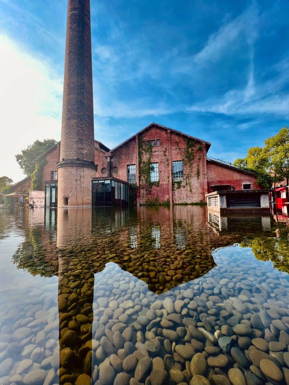 ↑景德鎮(zhèn)陶溪川文創(chuàng)街區(qū)一景（2023年5月15日攝）。