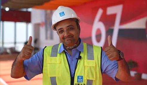 瓦利德·拉馬丹接受人民網記者采訪。嚴川吉雨攝