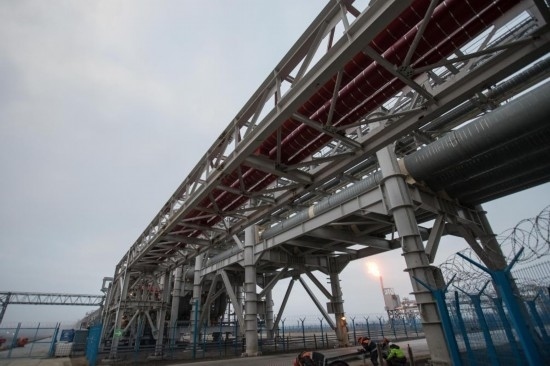 這是2018年8月8日在俄羅斯薩別塔拍攝的中俄亞馬爾項(xiàng)目輸氣管道。(新華社記者吳壯攝)