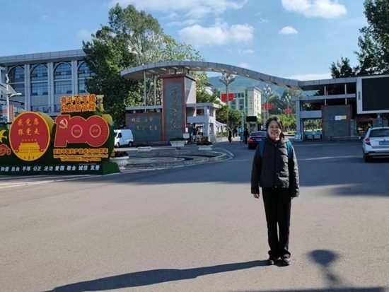 北京交通大學(xué)退休教師李唐軍在西昌學(xué)院。校方供圖