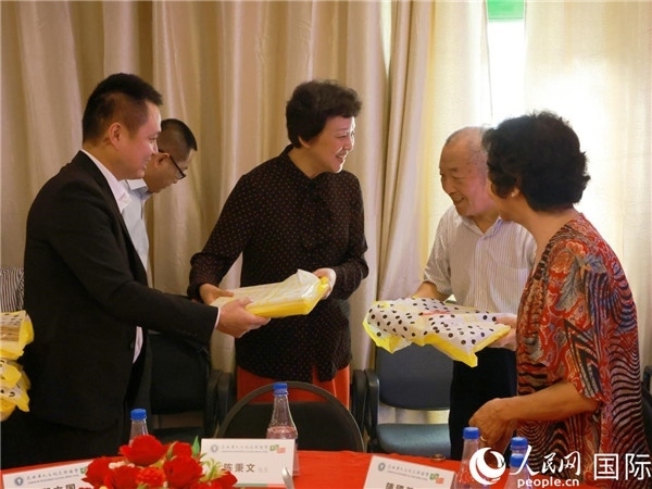 當(dāng)?shù)貢r(shí)間10月23日，國(guó)務(wù)院僑務(wù)辦公室主任陳旭在巴西華人文化交流協(xié)會(huì)會(huì)館出席里約僑界舉辦的重陽(yáng)節(jié)敬老聯(lián)歡活動(dòng)。人民網(wǎng)記者 陳海琪攝