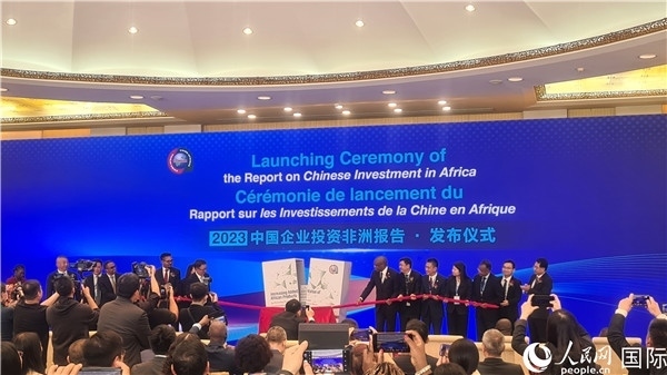 中非雙方嘉賓共同為報(bào)告揭幕。人民網(wǎng)記者 萬(wàn)宇攝