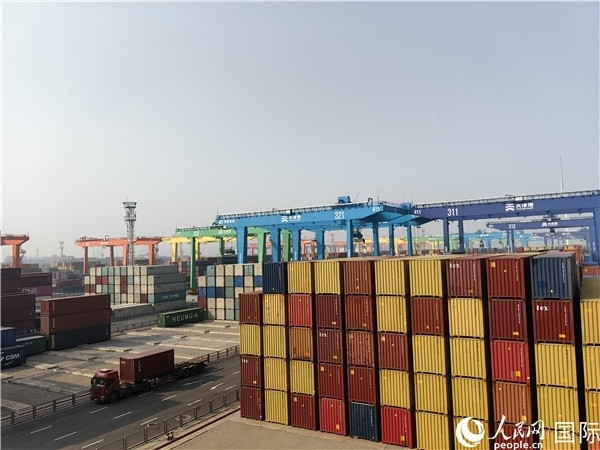 天津港北疆港區(qū)C段智能化集裝箱碼頭。人民網(wǎng)記者 符園園攝