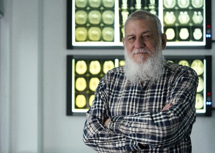 10月31日，古巴科學(xué)家裴德樂在電子科技大學(xué)校園內(nèi)。