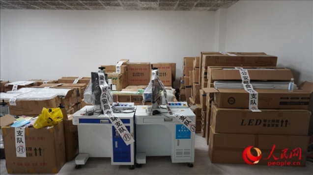 查封的假冒品牌燈具等。人民網(wǎng) 肖聰聰 攝