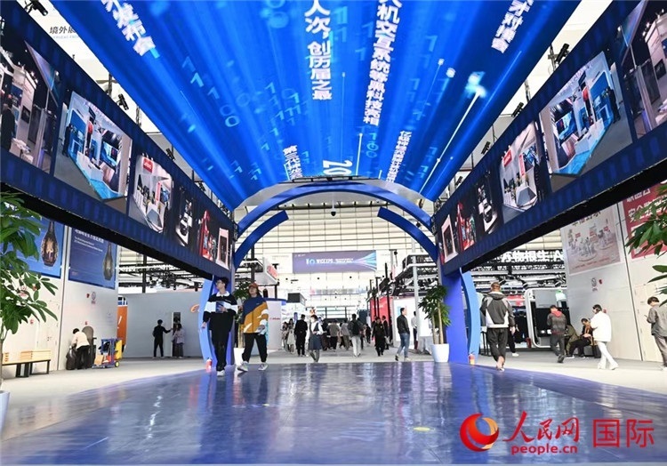 11月7日上午，2023年世界互聯(lián)網(wǎng)大會(huì)“互聯(lián)網(wǎng)之光”博覽會(huì)在浙江烏鎮(zhèn)開幕。人民網(wǎng)記者 葉賓得攝