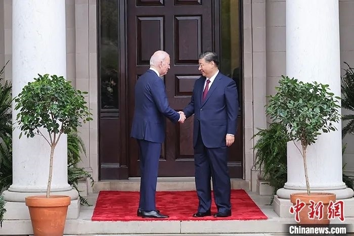 當?shù)貢r間11月15日，中國國家主席習近平在美國舊金山斐洛里莊園同美國總統(tǒng)拜登舉行中美元首會晤。中新社記者 盛佳鵬 攝