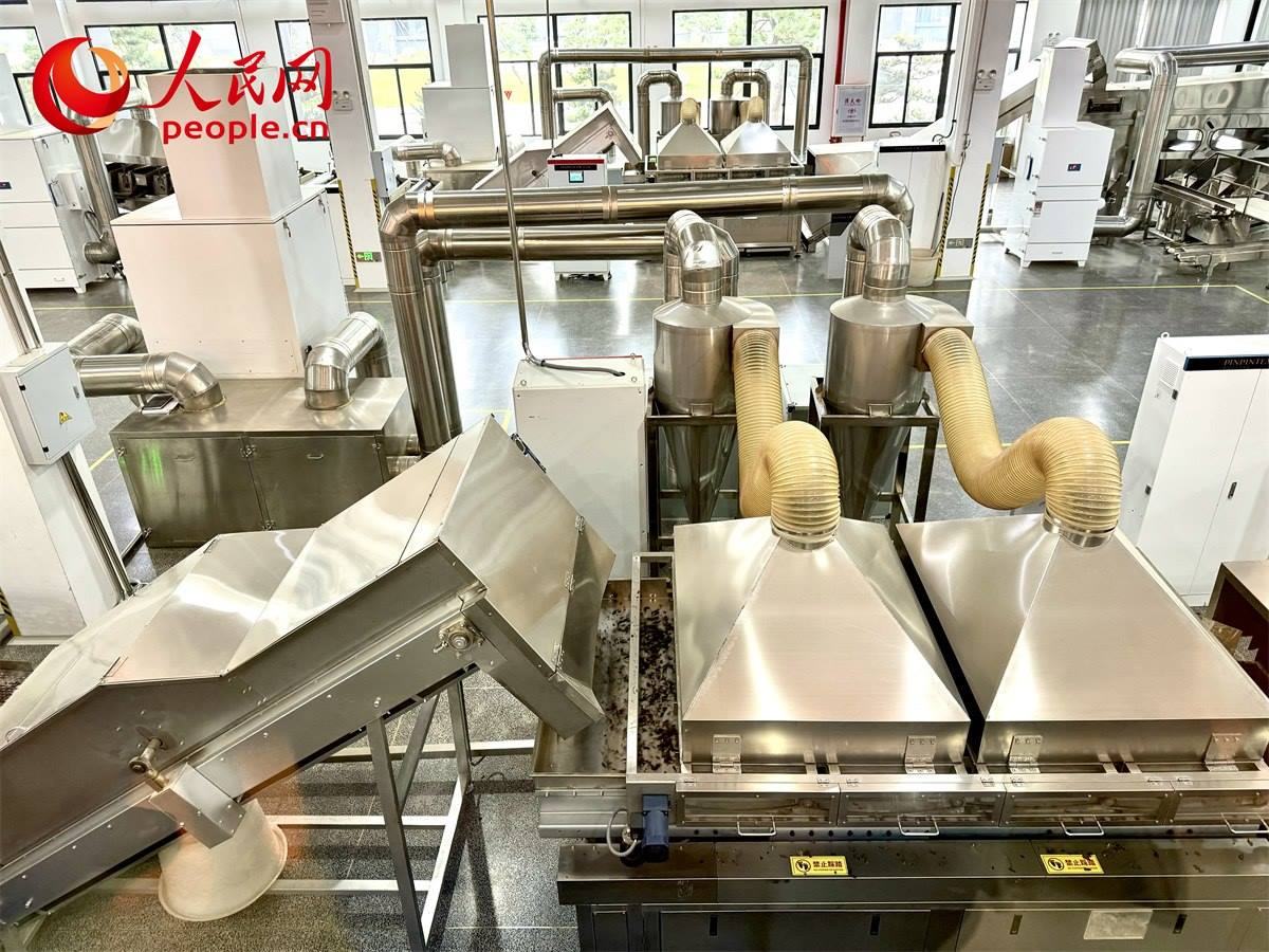 品品香白茶精制自動化生產(chǎn)廠房。人民網(wǎng)記者 劉微攝