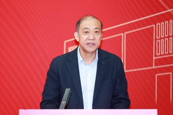 《教育踐悟錄》作者、中央財經(jīng)大學黨委書記何秀超。受訪者供圖